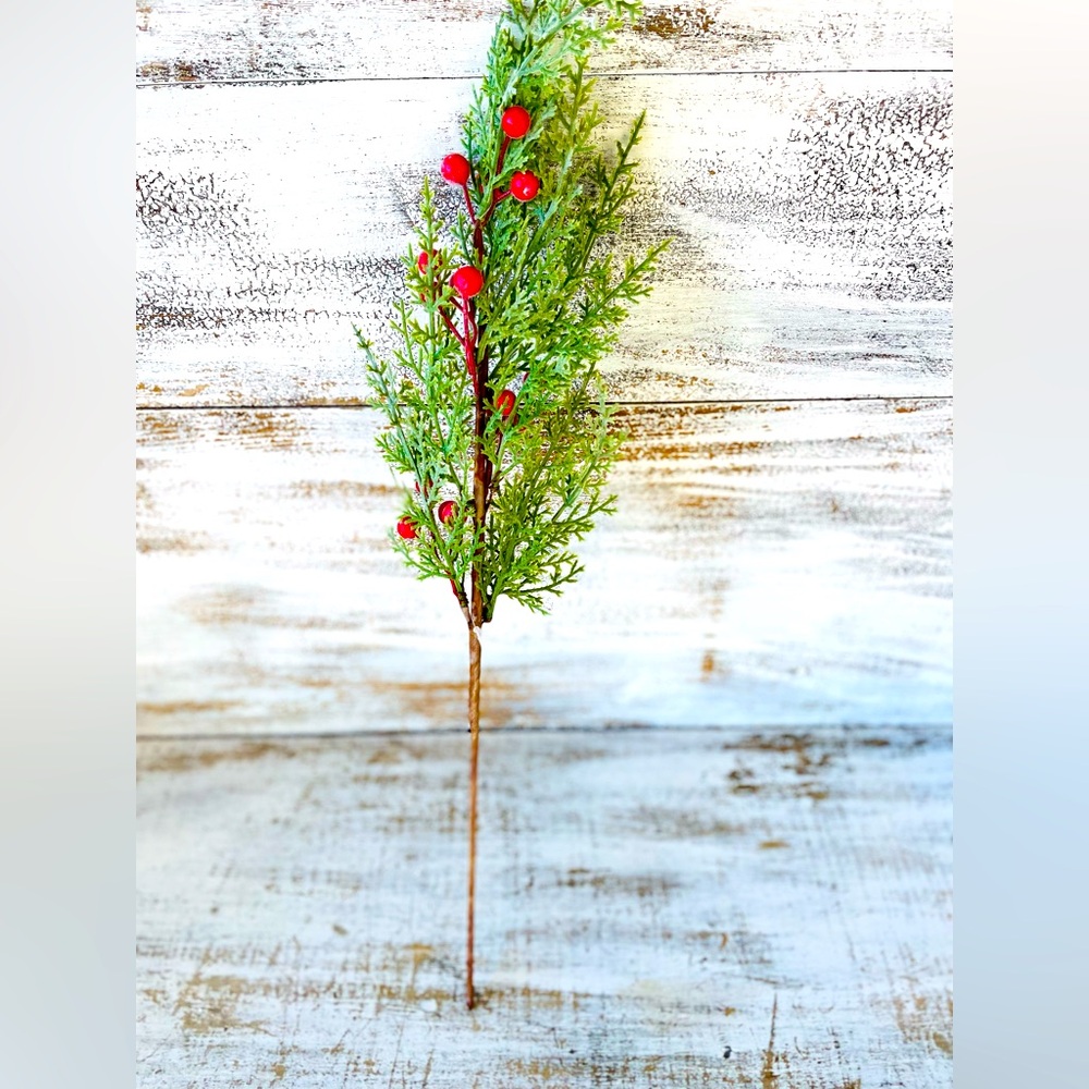 *Snowy Cedar & Sugar Berry Spray